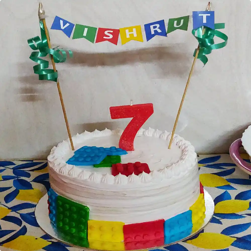vanilla flavour themed cake